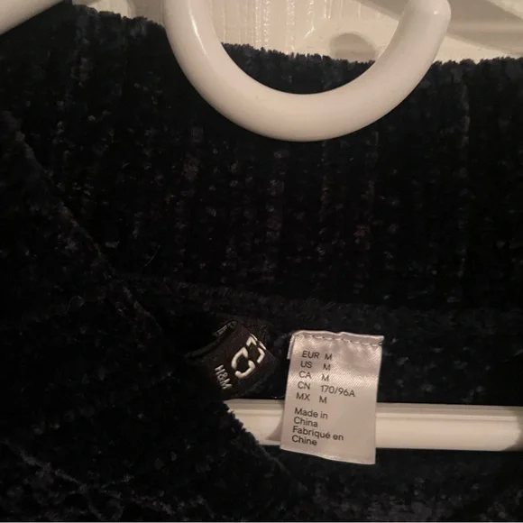 H&M Navy Blue Cropped Sweater - Picture 4 of 4